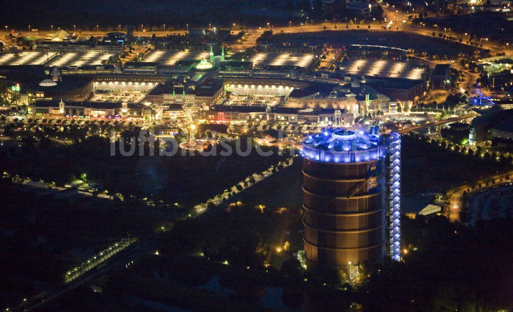 Nacht-Luftaufnahme Oberhausen - Gasometer Oberhausen bei Nacht