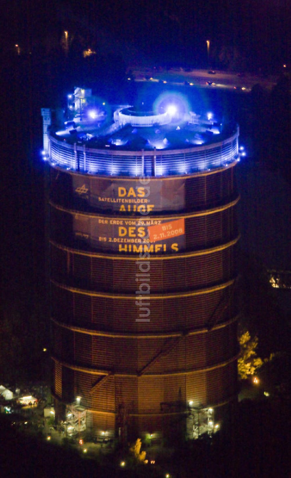 Oberhausen bei Nacht von oben - Gasometer Oberhausen bei Nacht