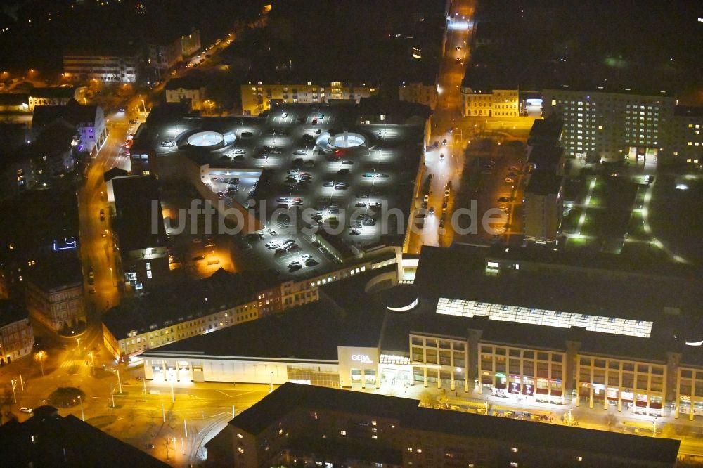 Nachtluftbild Gera - Nachtluftbild Gebäude des Einkaufszentrum an der Heinrichstraße in Gera im Bundesland Thüringen, Deutschland