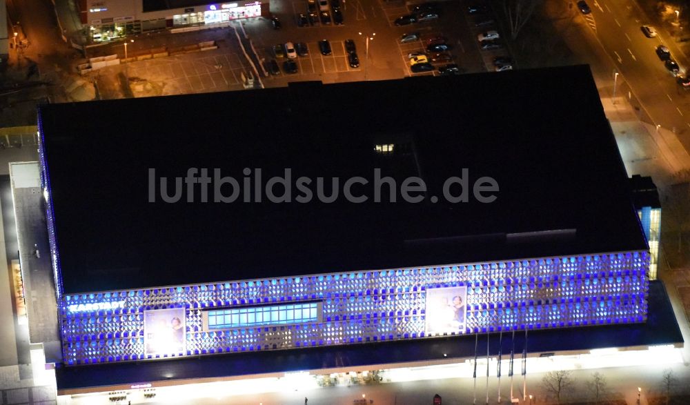 Nachtluftbild Magdeburg - Nachtluftbild Gebäude des Einkaufszentrum Karstadt Kaufhaus in Magdeburg im Bundesland Sachsen-Anhalt