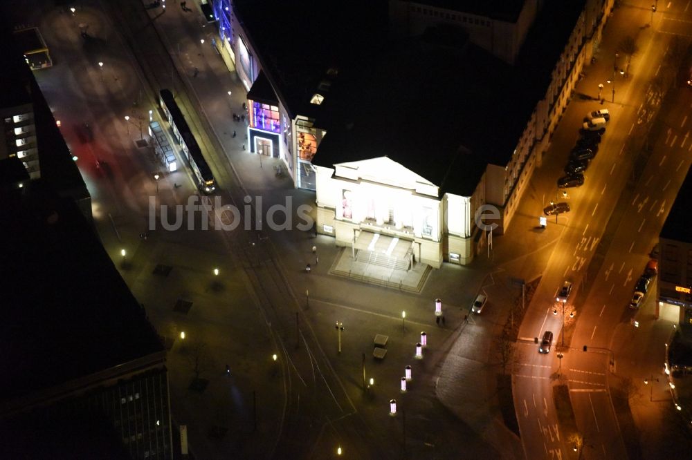 Nacht-Luftaufnahme Magdeburg - Nachtluftbild Gebäude des Konzerthauses und Theater- Schauspielhauses im Ortsteil Altstadt in Magdeburg im Bundesland Sachsen-Anhalt