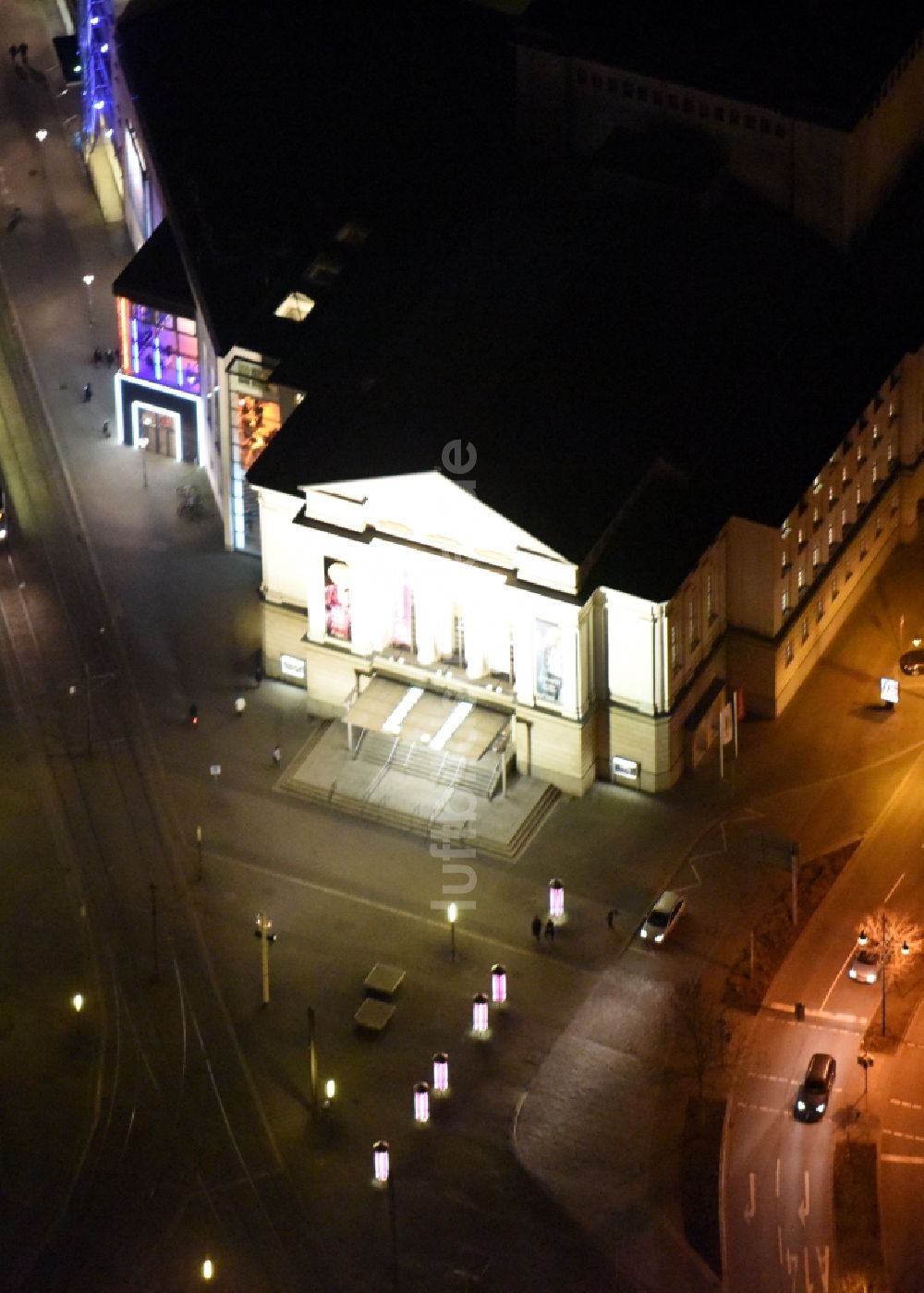 Nacht-Luftaufnahme Magdeburg - Nachtluftbild Gebäude des Konzerthauses und Theater- Schauspielhauses im Ortsteil Altstadt in Magdeburg im Bundesland Sachsen-Anhalt