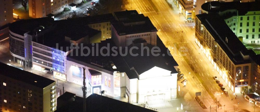 Nachtluftbild Magdeburg - Nachtluftbild Gebäude des Konzerthauses und Theater- Schauspielhauses im Ortsteil Altstadt in Magdeburg im Bundesland Sachsen-Anhalt