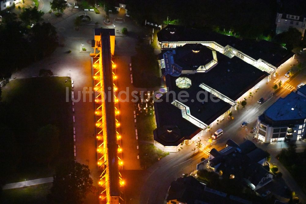 Nacht-Luftaufnahme Bad Rothenfelde - Nachtluftbild Gebäude des Restaurant Am alten Gradierwerk in Bad Rothenfelde im Bundesland Niedersachsen, Deutschland