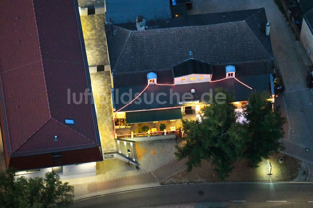 Nacht-Luftaufnahme Werneuchen - Nachtluftbild Gebäude des Restaurant Venezia in Werneuchen im Bundesland Brandenburg, Deutschland