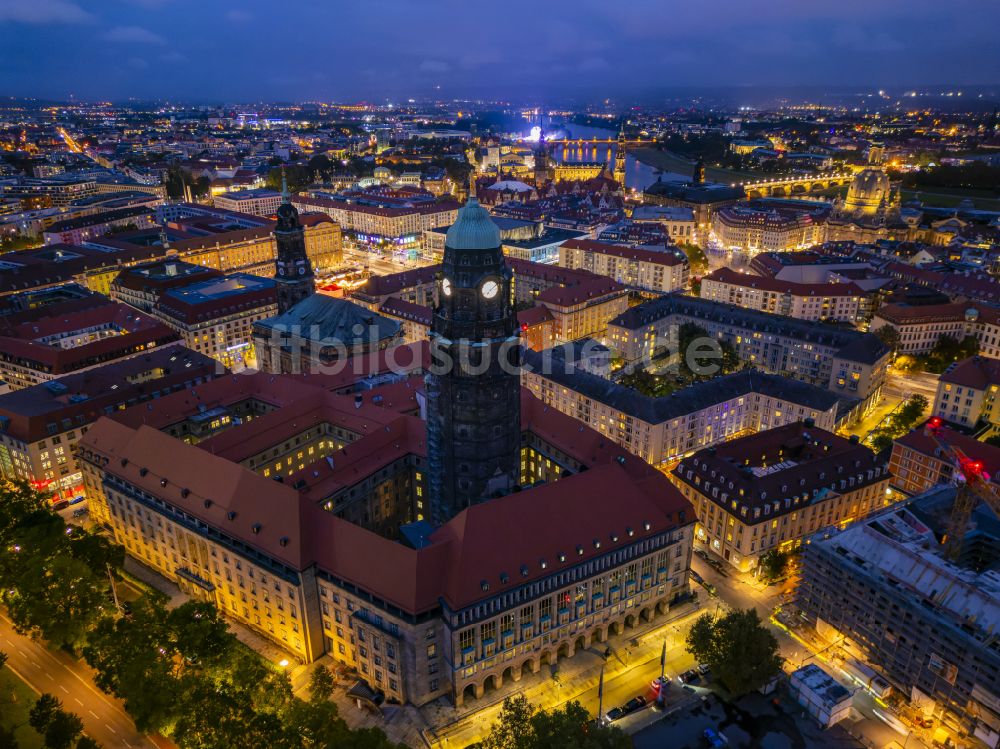 Nachtluftbild Dresden - Nachtluftbild Gebäude der Stadtverwaltung - Rathaus Dresden in Dresden im Bundesland Sachsen