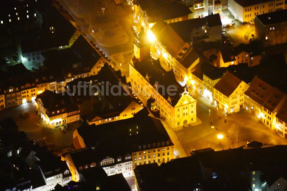 Nacht-Luftaufnahme Gotha - Nachtluftbild Gebäude der Stadtverwaltung - Rathaus am Marktplatz in Gotha im Bundesland Thüringen, Deutschland