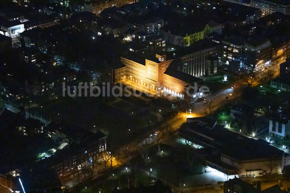 Nachtluftbild Oberhausen - Nachtluftbild Gebäude der Stadtverwaltung - Rathaus Oberhausen in Oberhausen im Bundesland Nordrhein-Westfalen, Deutschland