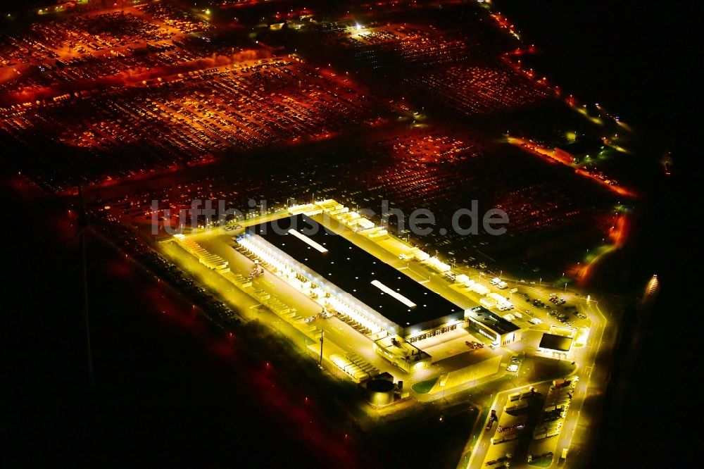 Nachtluftbild Etzin - Nachtluftbild Gebäudekomplex und Gelände des Logistikzentrums der Hermes Germany GmbH in Etzin im Bundesland Brandenburg, Deutschland