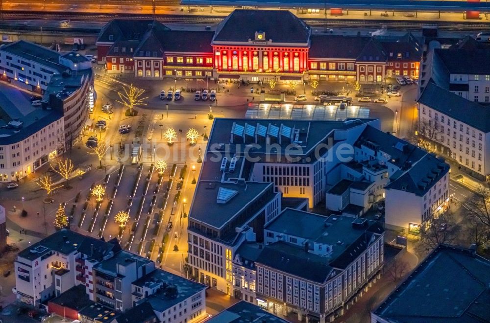 Hamm bei Nacht aus der Vogelperspektive: Nachtluftbild Gebäudekomplex der Hochschule SRH Hochschule für Logistik und Wirtschaft in Hamm im Bundesland Nordrhein-Westfalen, Deutschland