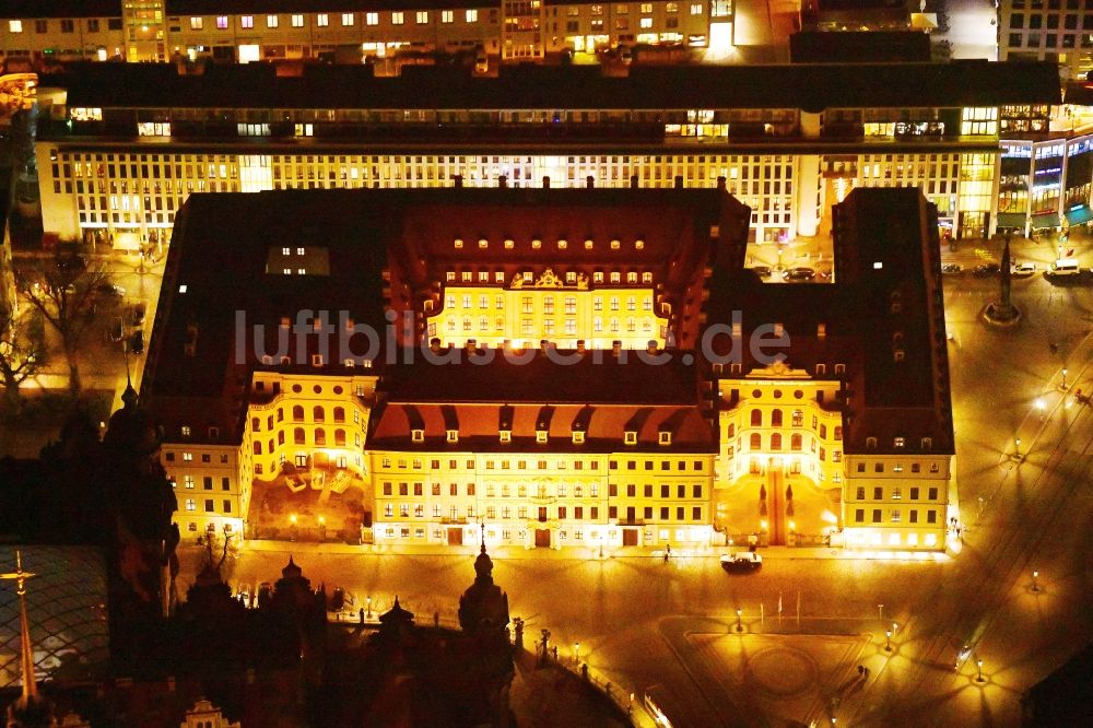 Nachtluftbild Dresden - Nachtluftbild Gebäudekomplex der Hotelanlage Hotel Taschenbergpalais Kempinski Dresden in Dresden im Bundesland Sachsen, Deutschland