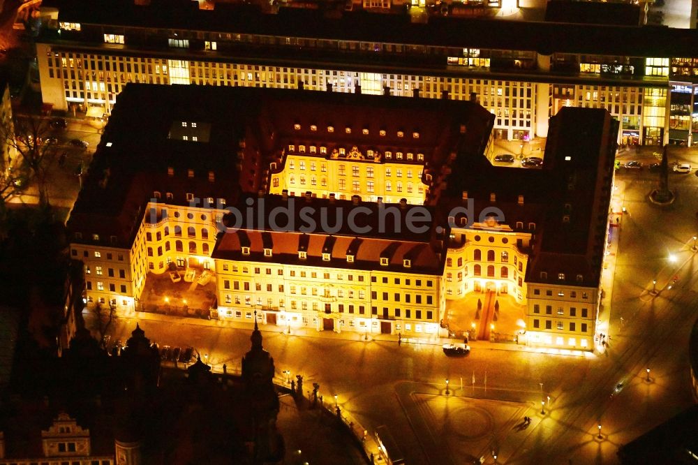 Nacht-Luftaufnahme Dresden - Nachtluftbild Gebäudekomplex der Hotelanlage Hotel Taschenbergpalais Kempinski Dresden in Dresden im Bundesland Sachsen, Deutschland