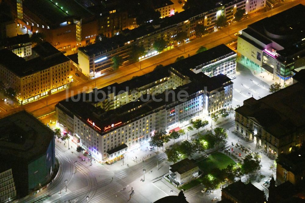 Nachtluftbild Bremen - Nachtluftbild Gebäudekomplex der Hotelanlage Star Inn Hotel Premium Bremen Columbus in Bremen, Deutschland