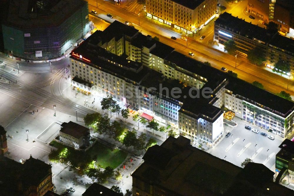 Nachtluftbild Bremen - Nachtluftbild Gebäudekomplex der Hotelanlage Star Inn Hotel Premium Bremen Columbus in Bremen, Deutschland