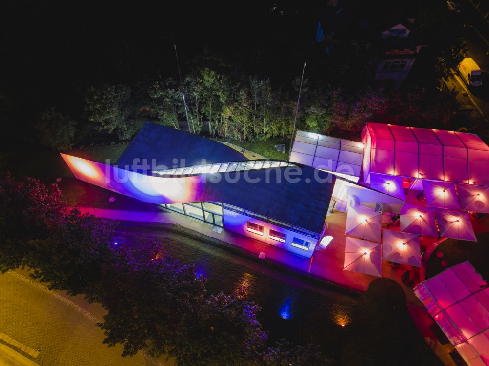 Dresden bei Nacht von oben - Nachtluftbild Gebäudekomplex des Institut TUD - CCC - Carbon Concrete Cube - Institut für Massivbau in Dresden im Bundesland Sachsen, Deutschland