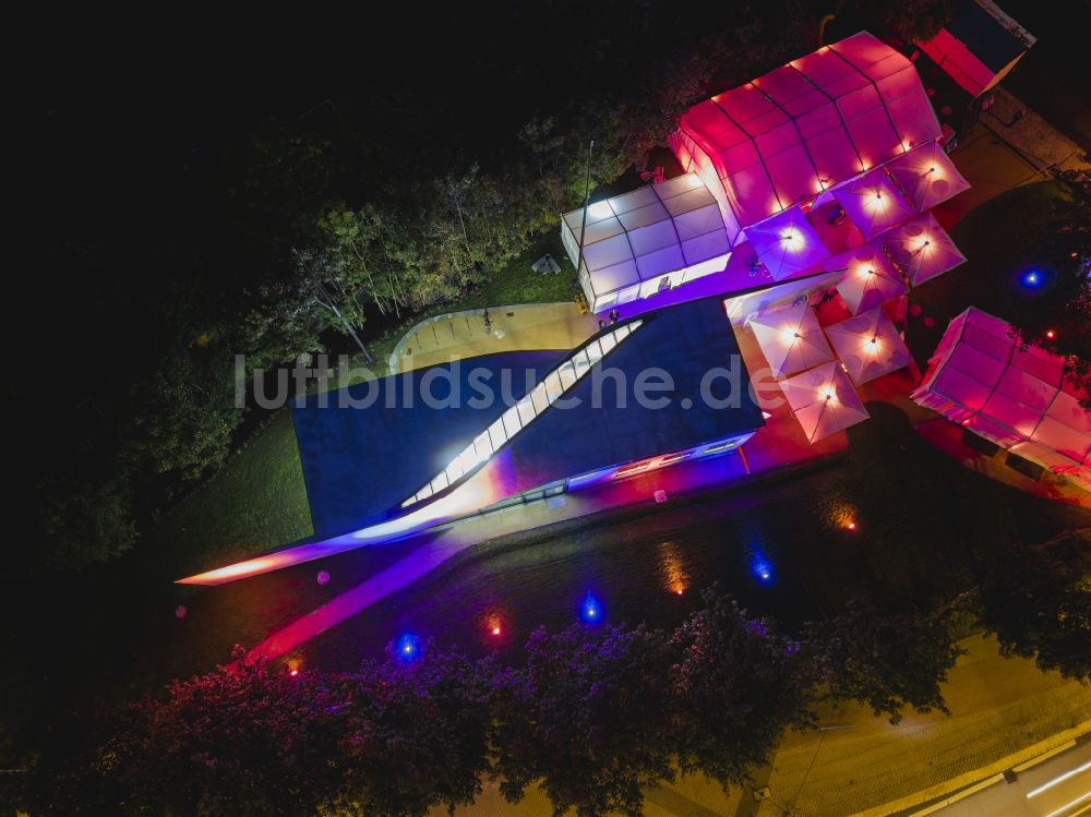 Dresden bei Nacht aus der Vogelperspektive: Nachtluftbild Gebäudekomplex des Institut TUD - CCC - Carbon Concrete Cube - Institut für Massivbau in Dresden im Bundesland Sachsen, Deutschland