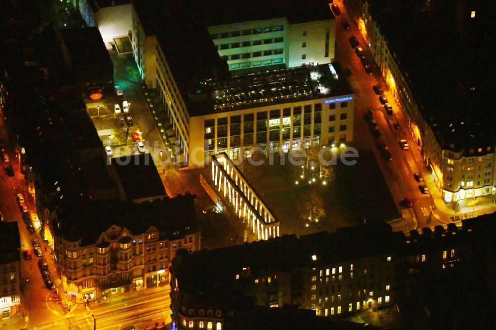 Nachtluftbild Leipzig - Nachtluftbild Gebäudekomplex Presse- und Medienhauses Leipziger Volkszeitung am Peterssteinweg in Leipzig im Bundesland Sachsen, Deutschland