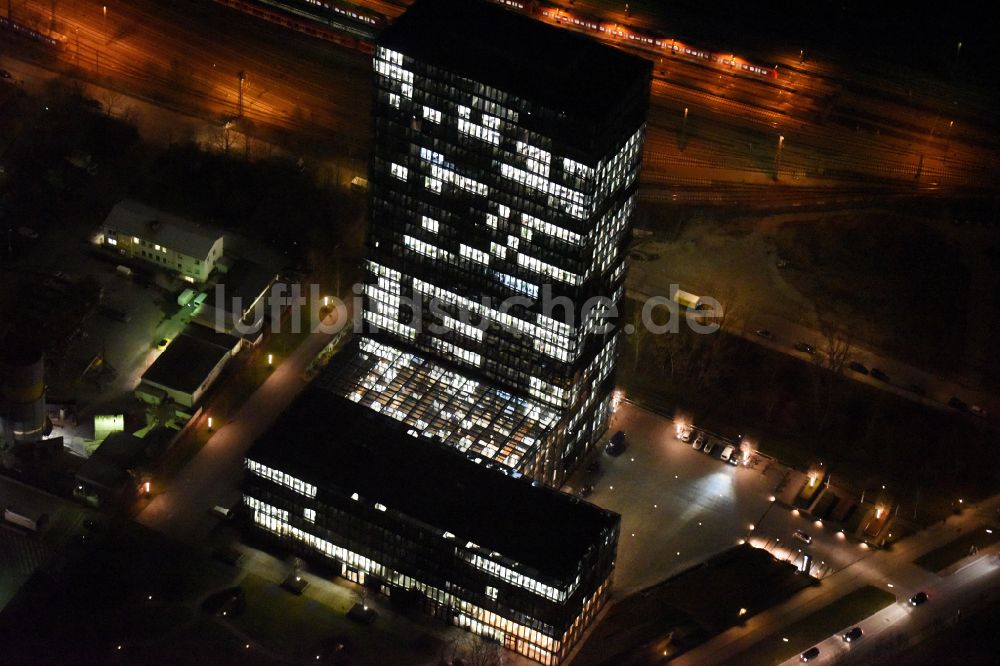 Nachtluftbild München - Nachtluftbild Gebäudekomplex Presse- und Medienhauses Süddeutscher Verlag in München im Bundesland Bayern, Deutschland