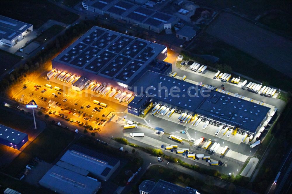 Dissen am Teutoburger Wald bei Nacht von oben - Nachtluftbild Gelände der Dachser SE Food Logistics in Dissen am Teutoburger Wald im Bundesland Niedersachsen, Deutschland