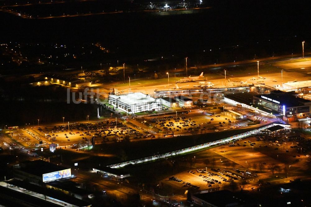 Nachtluftbild Schönefeld - Nachtluftbild Gelände des Flughafen Berlin-Schönefeld im Bundesland Brandenburg, Deutschland