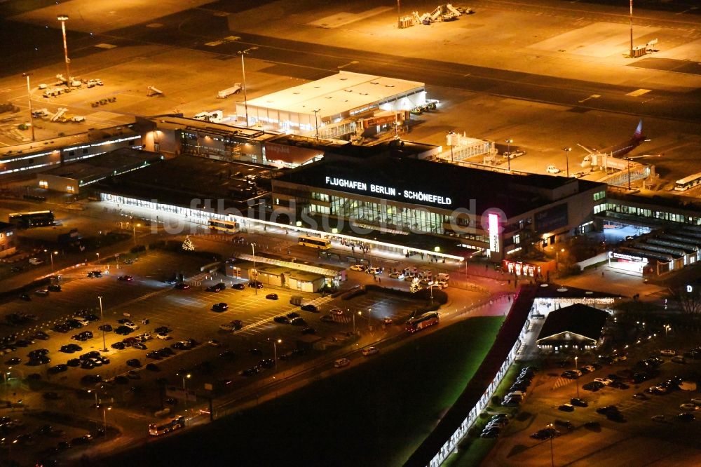 Nachtluftbild Schönefeld - Nachtluftbild Gelände des Flughafen Berlin-Schönefeld im Bundesland Brandenburg, Deutschland