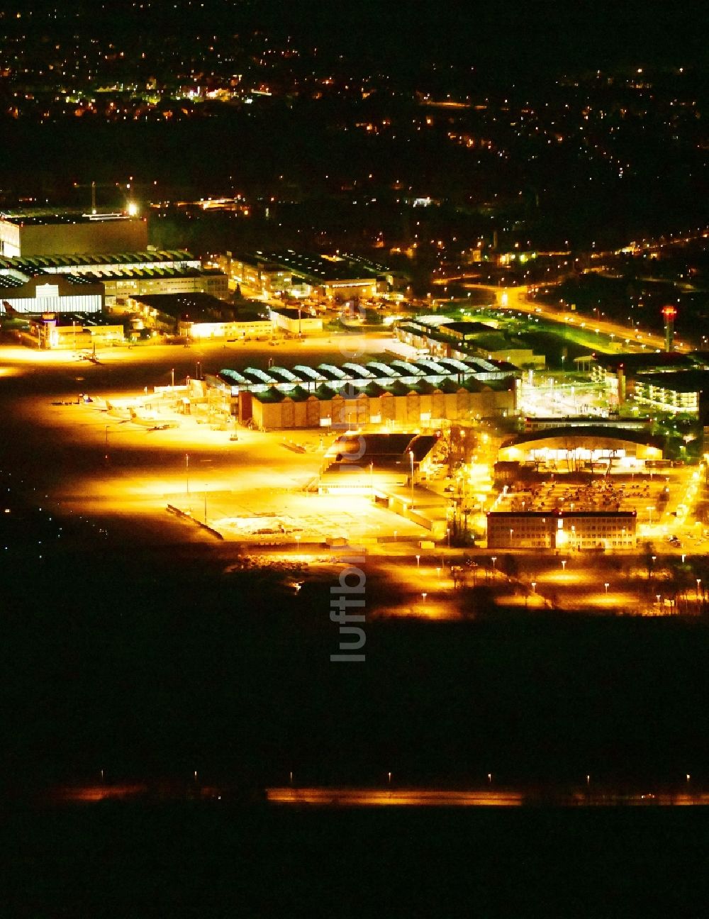 Nachtluftbild Dresden - Nachtluftbild Gelände des Flughafen im Ortsteil Klotzsche in Dresden im Bundesland Sachsen, Deutschland