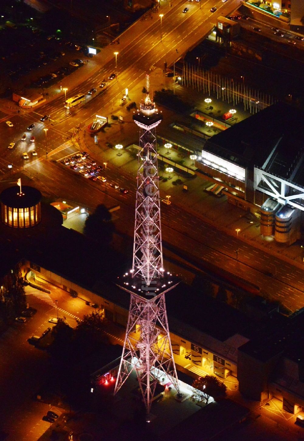 Nachtluftbild Berlin - Nachtluftbild Gelände am Funkturm und Messegelände ICC Kongreßzentrum im Stadtteil Charlottenburg in Berlin