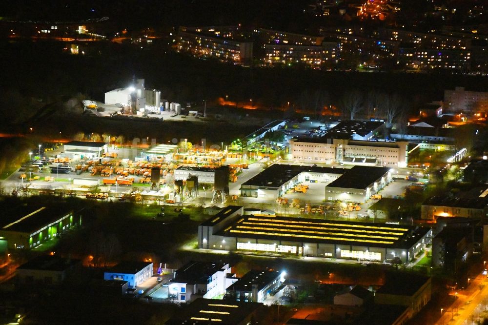 Nacht-Luftaufnahme Berlin - Nachtluftbild Gelände Müll- und Recycling- Sortieranlage BSR Recyclinghof Nordring im Ortsteil Marzahn in Berlin, Deutschland