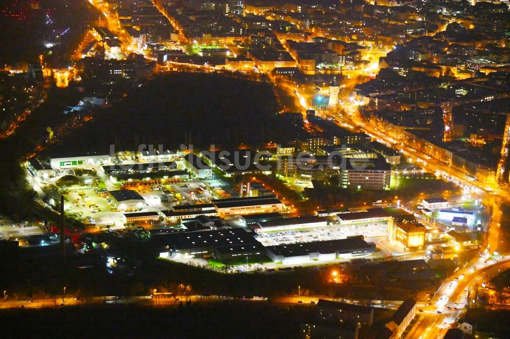 Nacht-Luftaufnahme Halle (Saale) - Nachtluftbild Gelände Müll- und Recycling- Sortieranlage der Wertstoffmarkt - Hallesche Wasser und Stadtwirtschaft in Halle (Saale) im Bundesland Sachsen-Anhalt, Deutschland