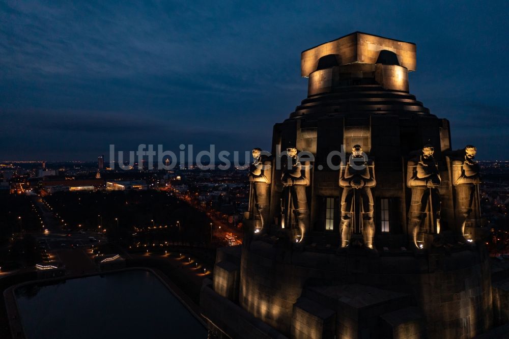 Nachtluftbild Leipzig - Nachtluftbild Geschichts- Denkmal Völkerschlachtdenkmal in Leipzig im Bundesland Sachsen, Deutschland