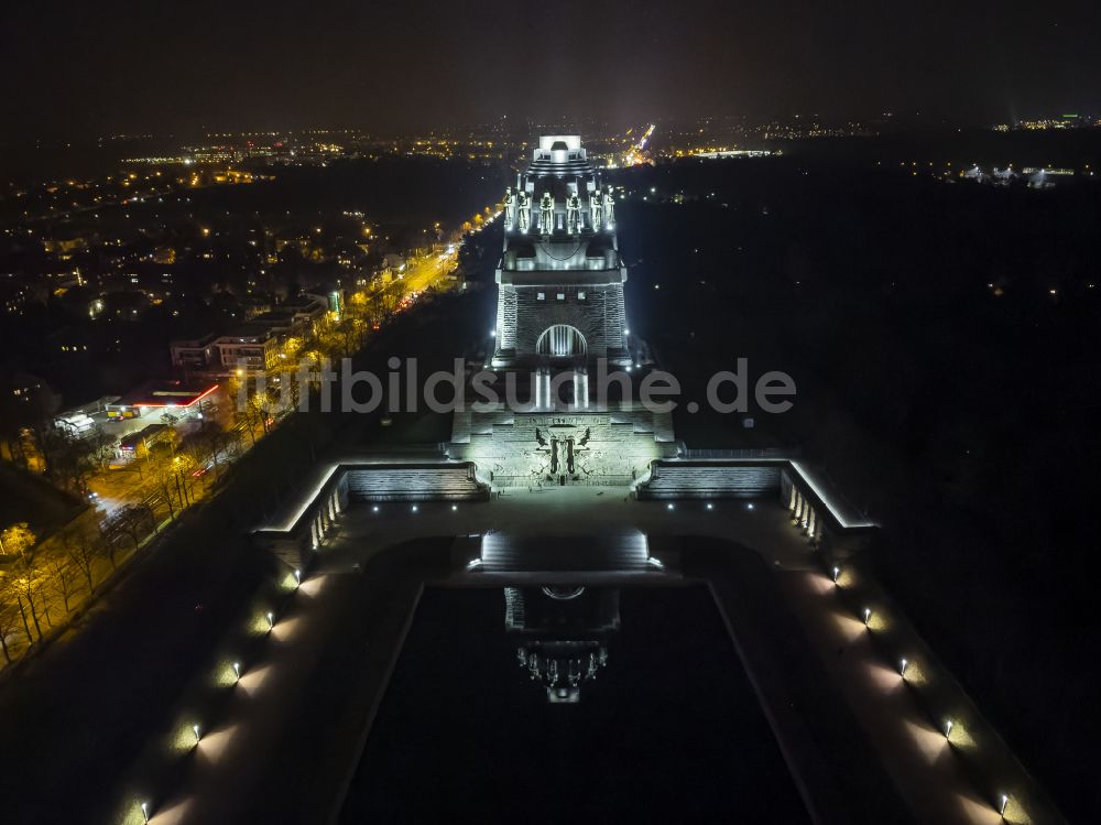 Nachtluftbild Leipzig - Nachtluftbild Geschichts- Denkmal Völkerschlachtdenkmal in Leipzig im Bundesland Sachsen, Deutschland