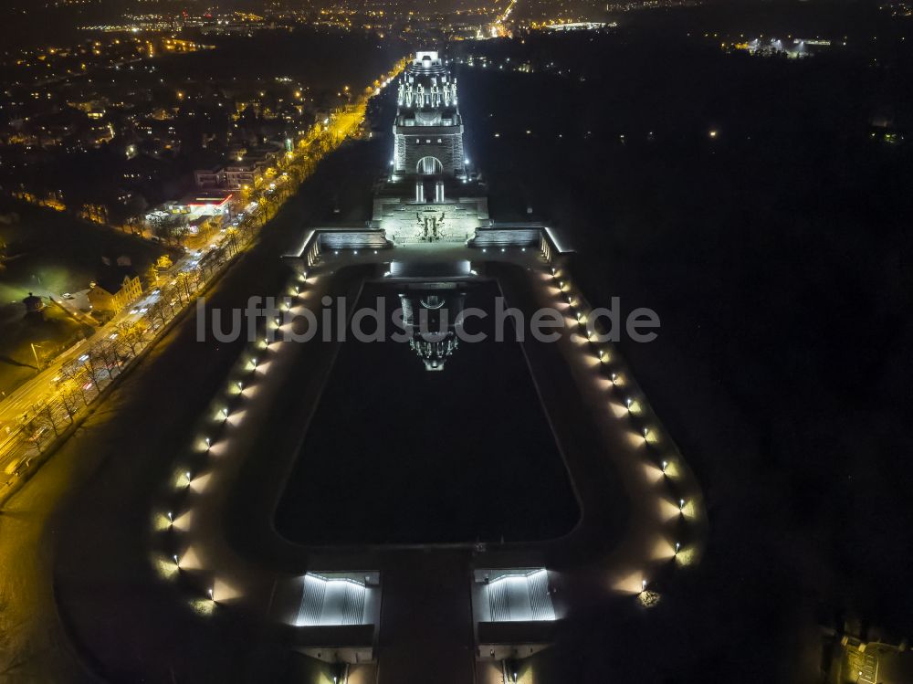 Nacht-Luftaufnahme Leipzig - Nachtluftbild Geschichts- Denkmal Völkerschlachtdenkmal in Leipzig im Bundesland Sachsen, Deutschland