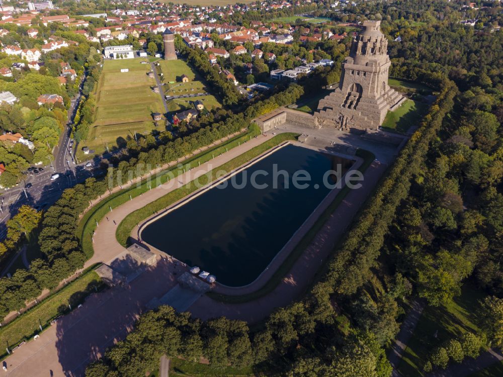 Nacht-Luftaufnahme Leipzig - Nachtluftbild Geschichts- Denkmal Völkerschlachtdenkmal in Leipzig im Bundesland Sachsen, Deutschland