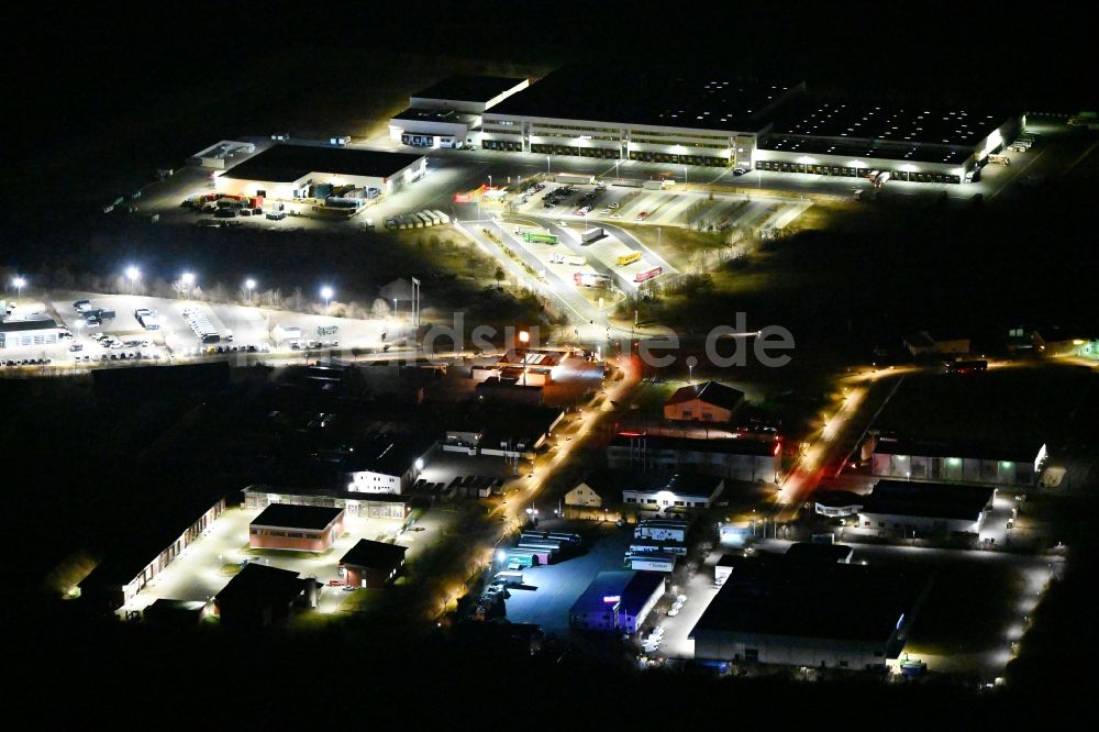 Nachtluftbild Neudietendorf - Nachtluftbild Gewerbegebiet an der Kornhochheimer Straße in Neudietendorf im Bundesland Thüringen, Deutschland