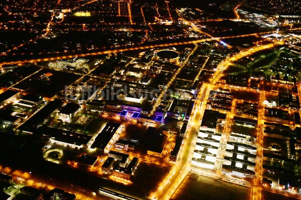 Nacht-Luftaufnahme Berlin - Nachtluftbild Gewerbegebiet Technologiepark Adlershof im Ortsteil Adlershof - Johannisthal in Berlin, Deutschland