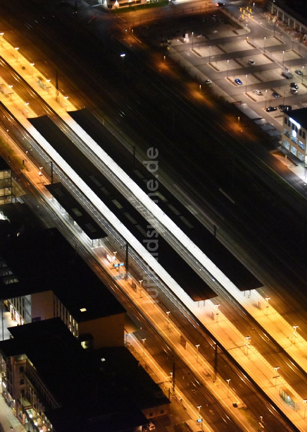 Nacht-Luftaufnahme Aschaffenburg - Nachtluftbild Hauptbahnhof der Deutschen Bahn in Aschaffenburg im Bundesland Bayern