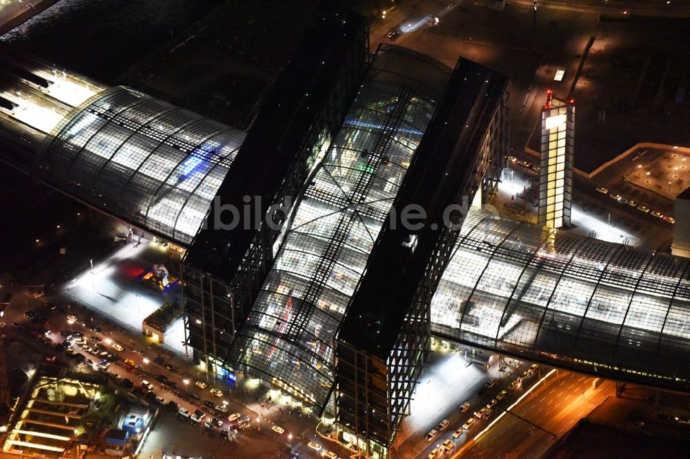 Nachtluftbild Berlin - Nachtluftbild Hauptbahnhof der Deutschen Bahn in Berlin