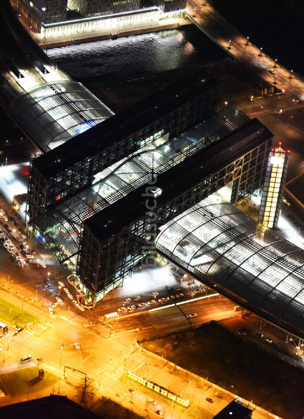 Nachtluftbild Berlin - Nachtluftbild Hauptbahnhof der Deutschen Bahn in Berlin