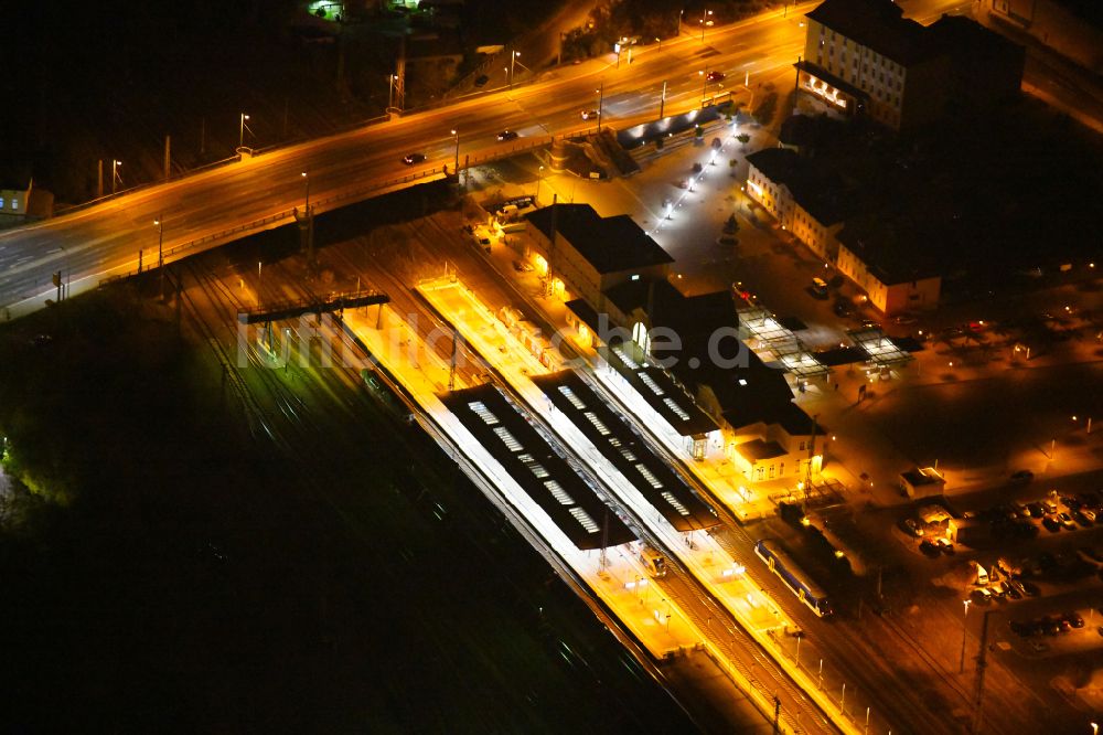 Nachtluftbild Eberswalde - Nachtluftbild Hauptbahnhof der Deutschen Bahn in Eberswalde im Bundesland Brandenburg, Deutschland