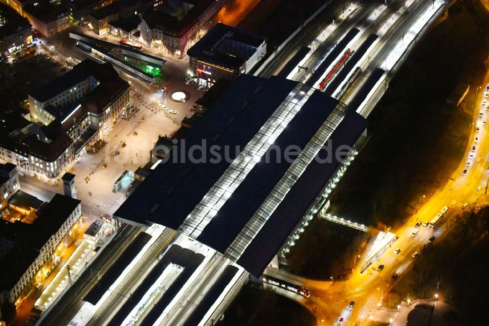 Nachtluftbild Erfurt - Nachtluftbild Hauptbahnhof der Deutschen Bahn in Erfurt im Bundesland Thüringen, Deutschland