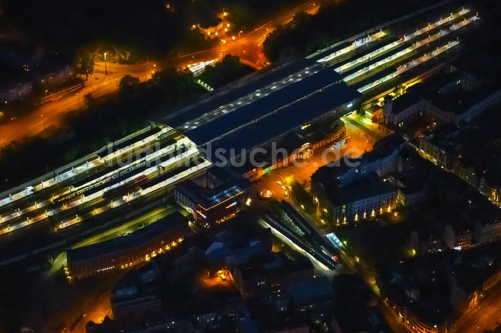 Nachtluftbild Erfurt - Nachtluftbild Hauptbahnhof der Deutschen Bahn in Erfurt im Bundesland Thüringen, Deutschland