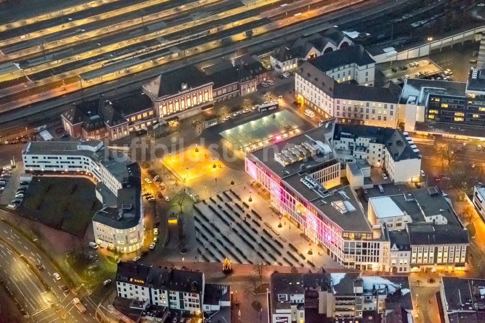 Nachtluftbild Hamm - Nachtluftbild Hauptbahnhof der Deutschen Bahn in Hamm im Bundesland Nordrhein-Westfalen, Deutschland