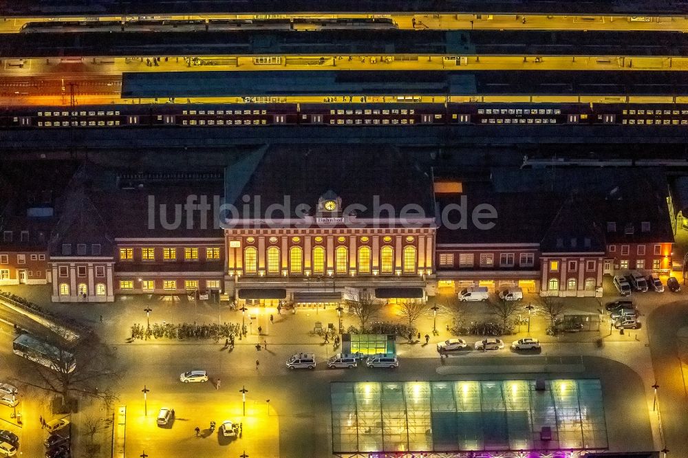 Nachtluftbild Hamm - Nachtluftbild Hauptbahnhof der Deutschen Bahn in Hamm im Bundesland Nordrhein-Westfalen, Deutschland