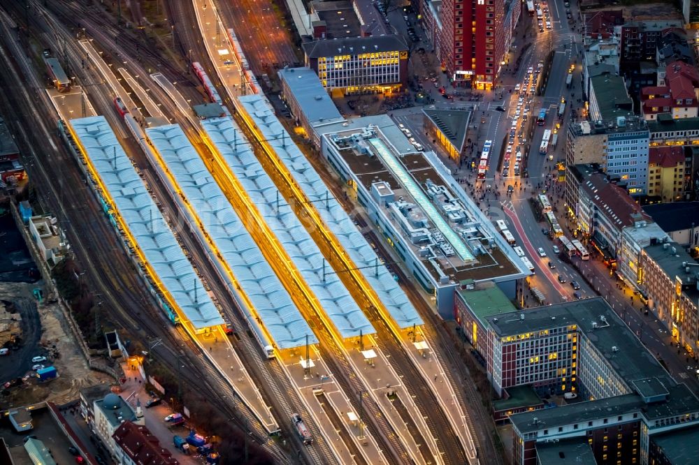 Nachtluftbild Münster - Nachtluftbild Hauptbahnhof der Deutschen Bahn in Münster im Bundesland Nordrhein-Westfalen, Deutschland