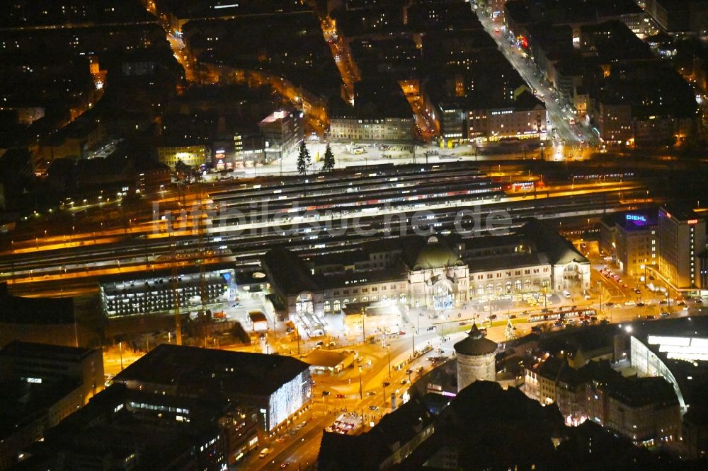 Nürnberg bei Nacht von oben - Nachtluftbild Hauptbahnhof der Deutschen Bahn in Nürnberg im Bundesland Bayern, Deutschland