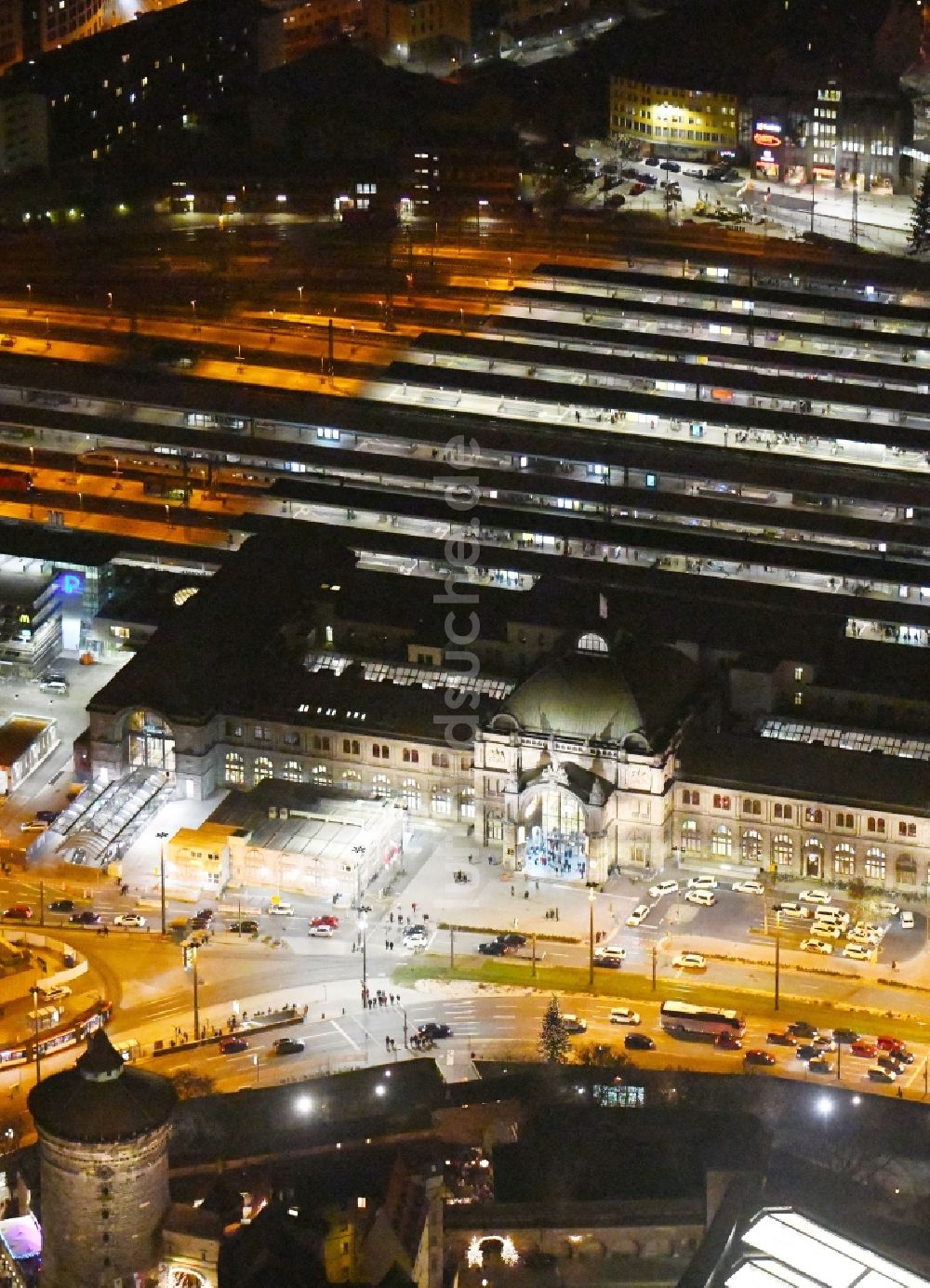 Nürnberg bei Nacht von oben - Nachtluftbild Hauptbahnhof der Deutschen Bahn in Nürnberg im Bundesland Bayern, Deutschland