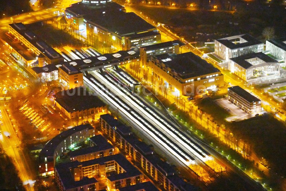 Nachtluftbild Potsdam - Nachtluftbild Hauptbahnhof der Deutschen Bahn im Ortsteil Innenstadt in Potsdam im Bundesland Brandenburg, Deutschland