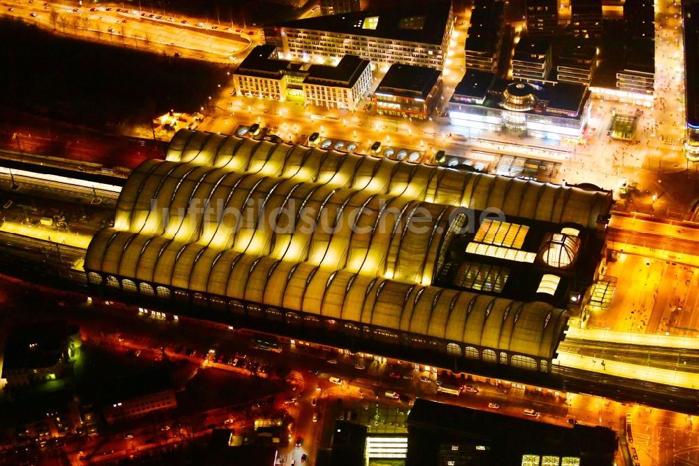 Nachtluftbild Dresden - Nachtluftbild Hauptbahnhof Dresden der Deutschen Bahn in Dresden im Bundesland Sachsen, Deutschland