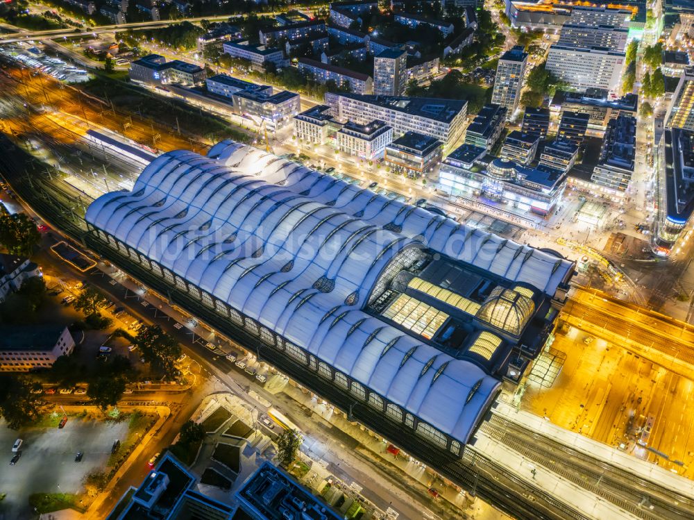 Nachtluftbild Dresden - Nachtluftbild Hauptbahnhof Dresden der Deutschen Bahn in Dresden im Bundesland Sachsen, Deutschland