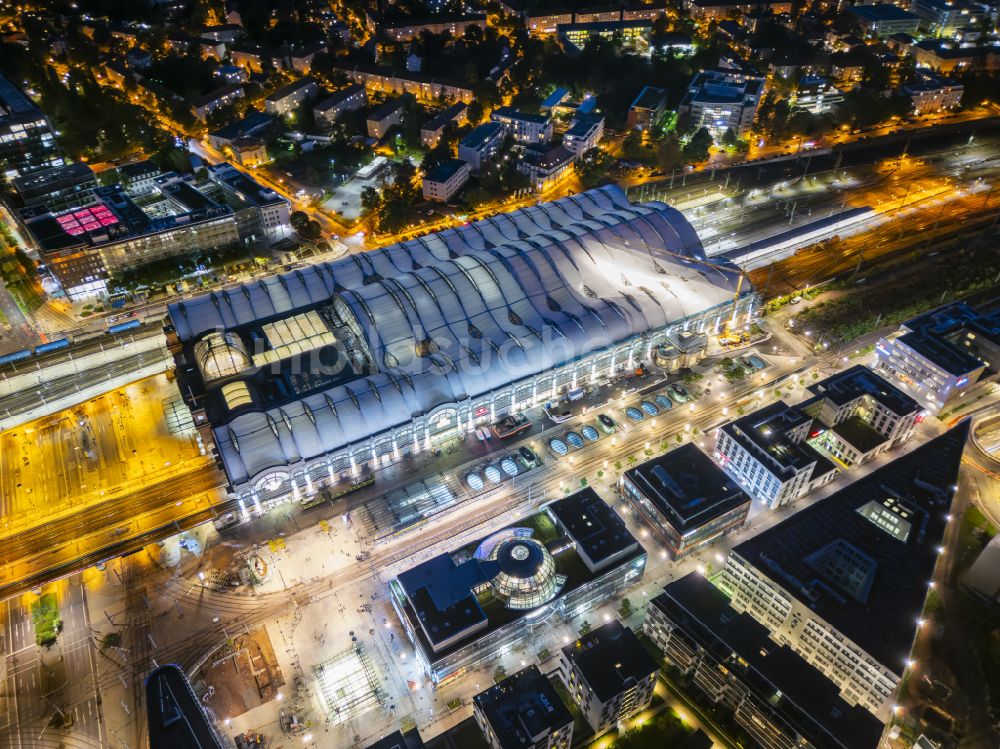 Nacht-Luftaufnahme Dresden - Nachtluftbild Hauptbahnhof Dresden der Deutschen Bahn in Dresden im Bundesland Sachsen, Deutschland